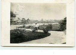 CONGO BELGE - Homme dans un jardin