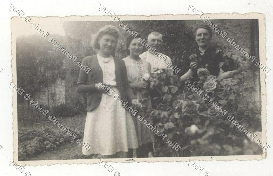 photo ancienne portrait de groupe femmes jardin