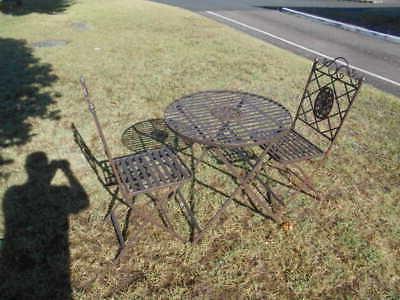 salon de jardin table et 2 chaises